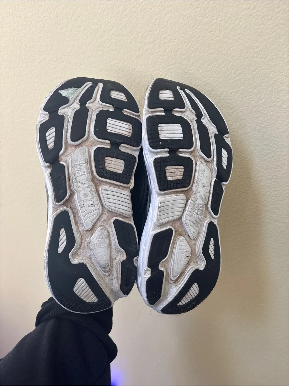 Men’s HOKA ONE Bondi 6 Shows Size 8